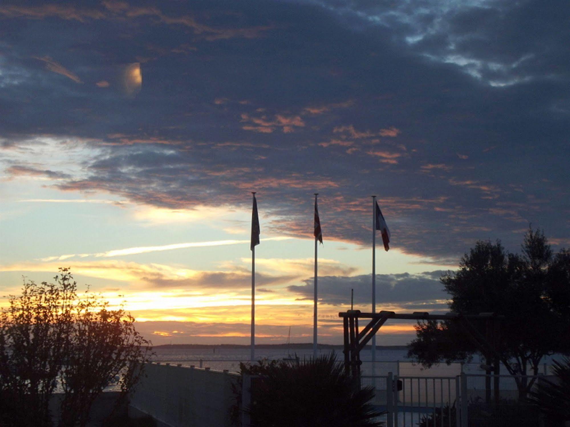 Hotel L'Oceane Andernos-les-Bains ภายนอก รูปภาพ